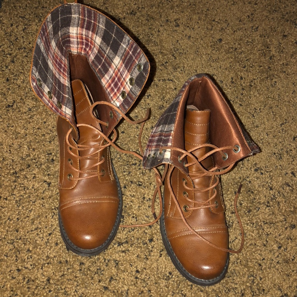 Combat boots